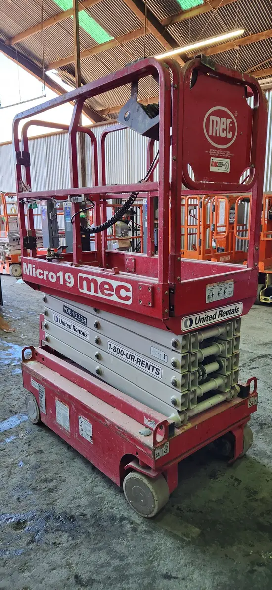2018 MEC MICRO 19 Scissor Lift