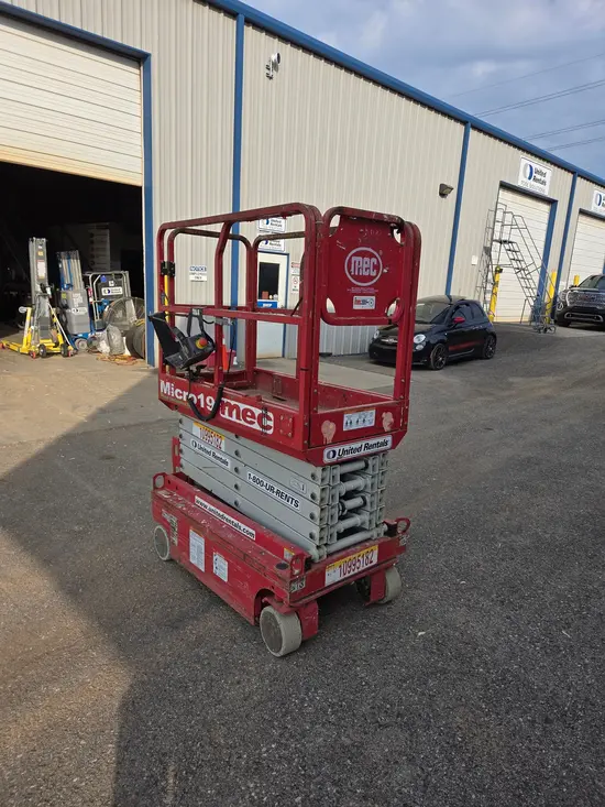 2019 MEC MICRO 19 Scissor Lift