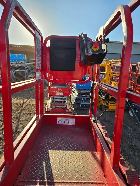 2018 MEC MICRO 19 Scissor Lift