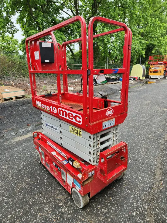 2019 MEC MICRO 19 Scissor Lift