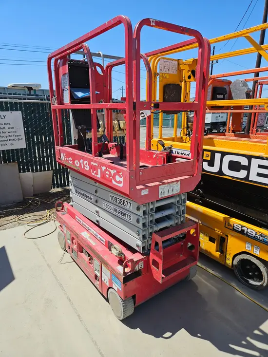 2019 MEC MICRO 19 Scissor Lift