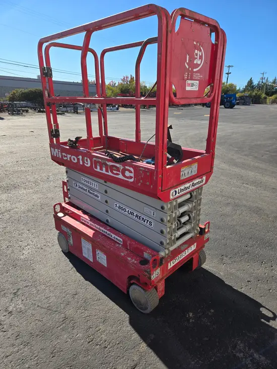 2019 MEC MICRO 19 Scissor Lift