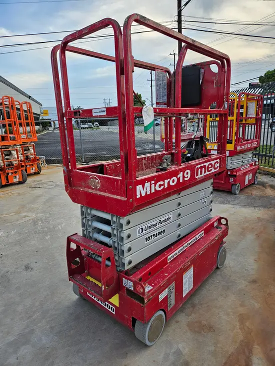 2018 MEC MICRO 19 Scissor Lift