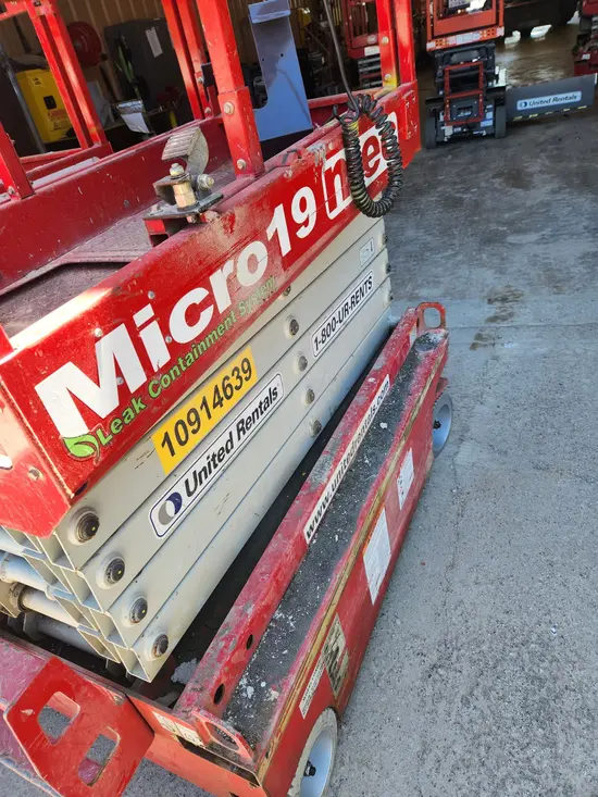 2019 MEC MICRO 19 Scissor Lift