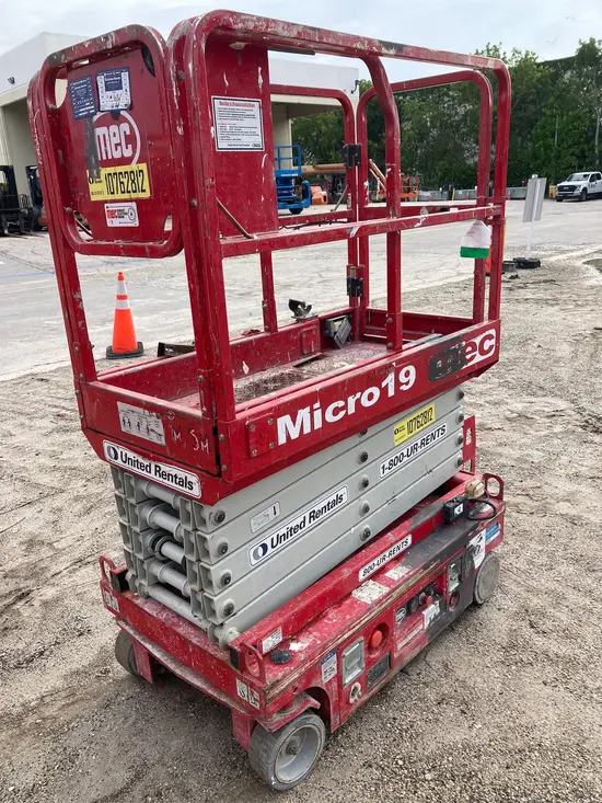 2018 MEC MICRO 19 Scissor Lift