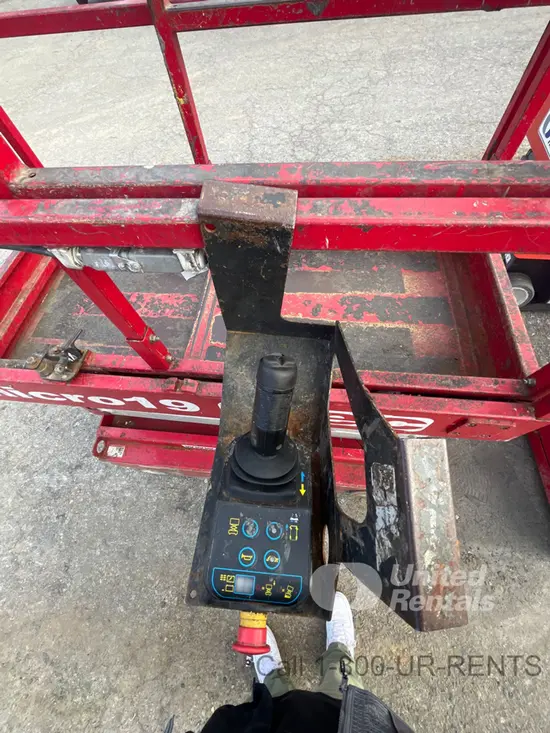 2018 MEC MICRO 19 Scissor Lift