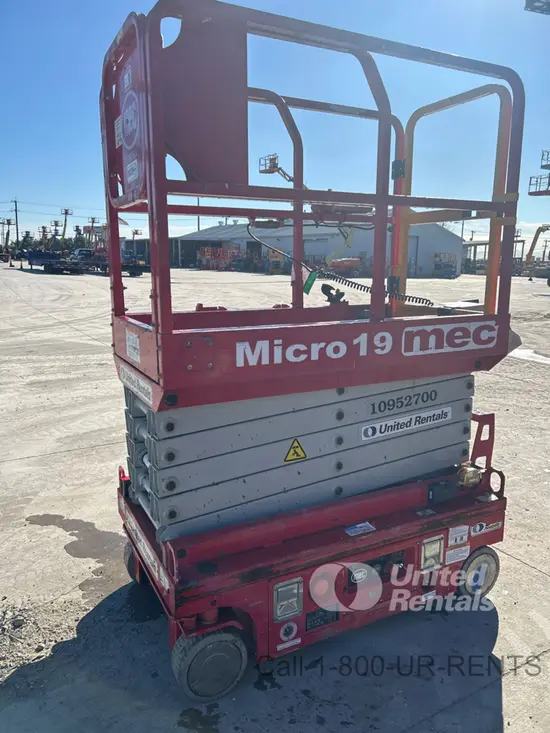 2019 MEC MICRO 19 Scissor Lift