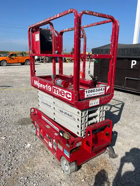 2018 MEC MICRO 19 Scissor Lift