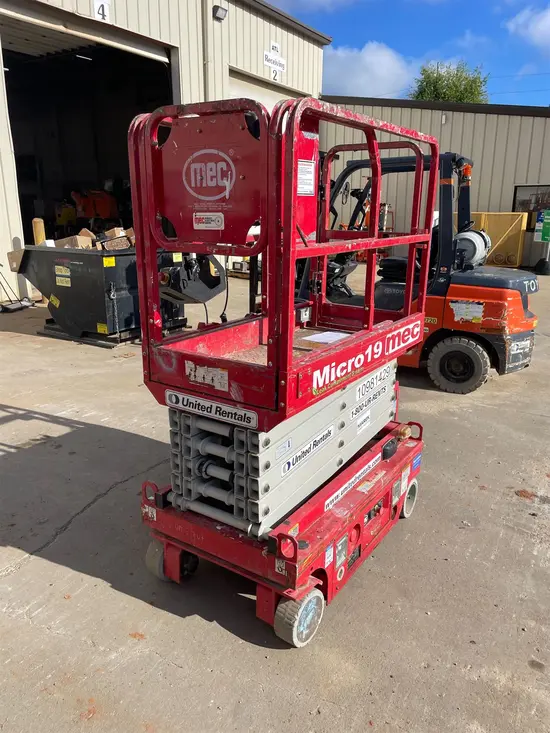 2019 MEC MICRO 19 Scissor Lift