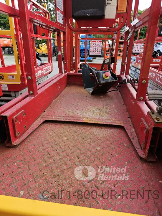 2018 MEC MICRO 19 Scissor Lift