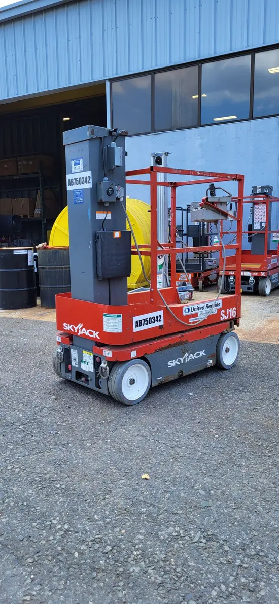 2018 Skyjack SJ16 Self-Propelled One-Person Lift