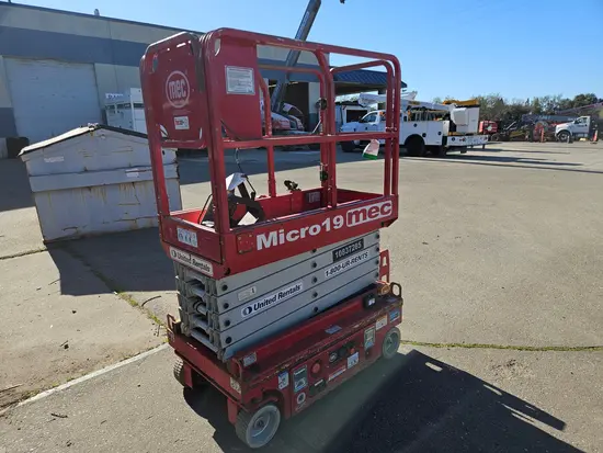 2018 MEC MICRO 19 Scissor Lift
