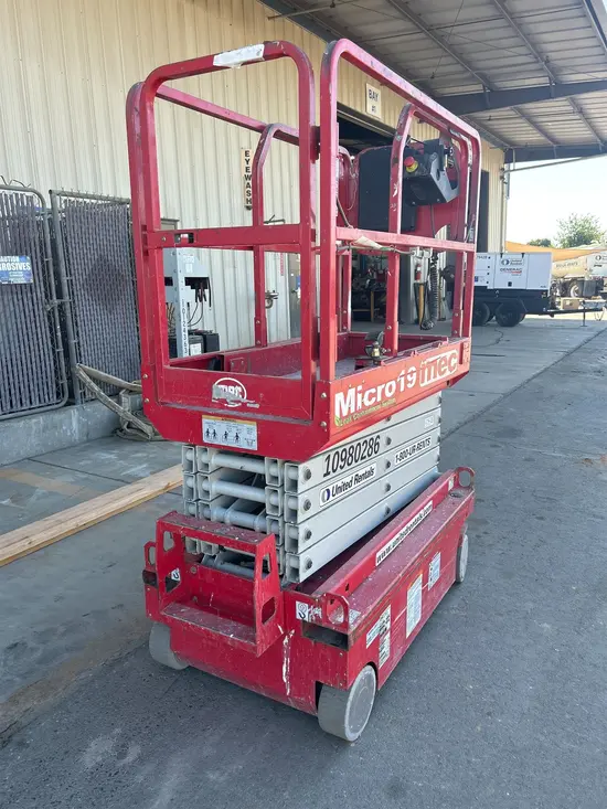 2019 MEC MICRO 19 Scissor Lift