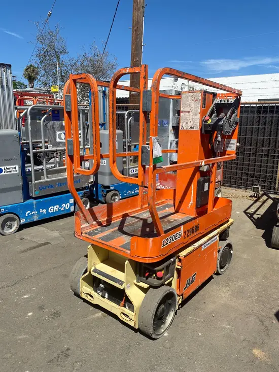 2019 JLG 1230ES Self-Propelled One-Person Lift