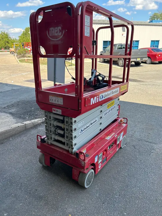 2019 MEC MICRO 19 Scissor Lift