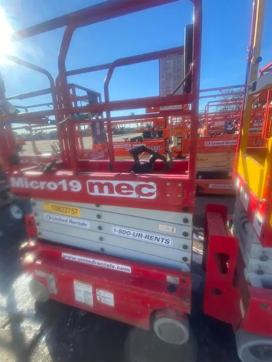 2018 MEC MICRO 19 Scissor Lift