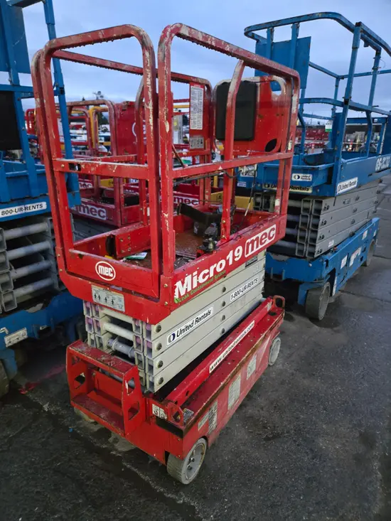 2019 MEC MICRO 19 Scissor Lift
