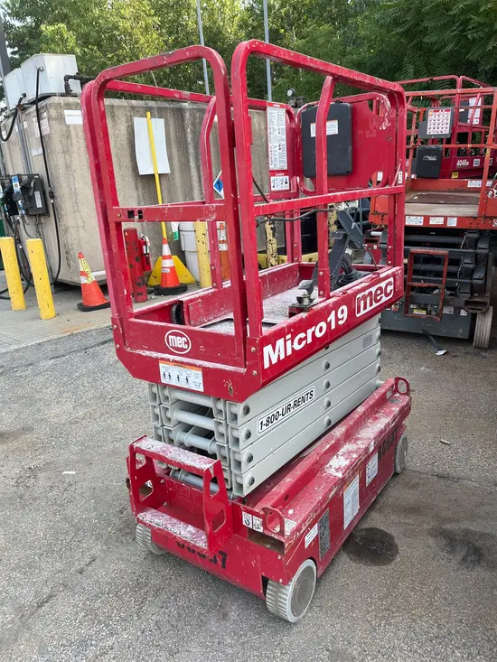 2018 MEC MICRO 19 Scissor Lift
