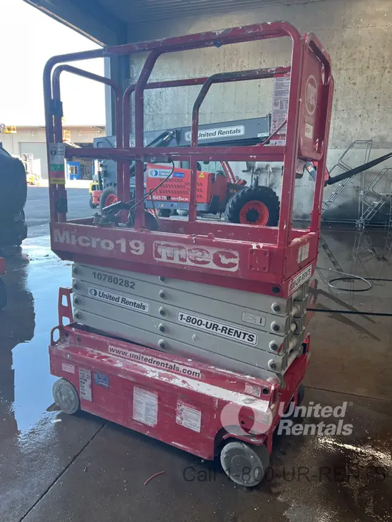 2018 MEC MICRO 19 Scissor Lift