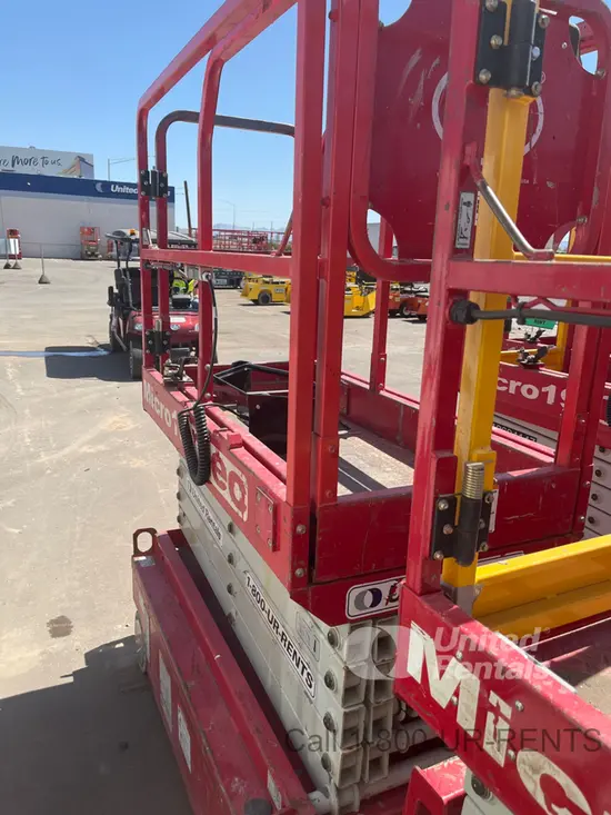 2018 MEC MICRO 19 Scissor Lift