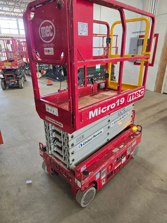 2018 MEC MICRO 19 Scissor Lift