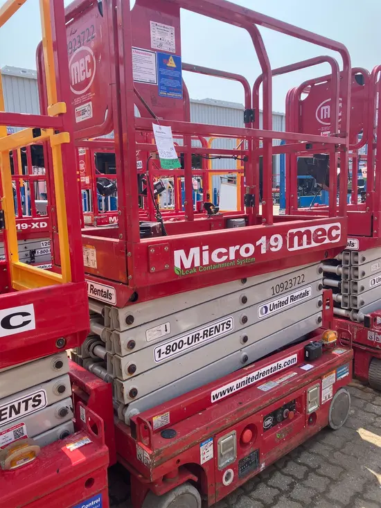 2019 MEC MICRO 19 Scissor Lift
