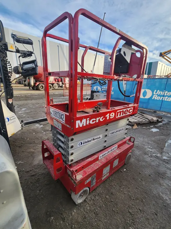 2018 MEC MICRO 19 Scissor Lift