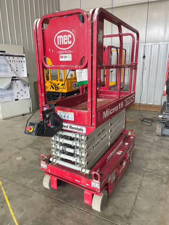 2018 MEC MICRO 19 Scissor Lift