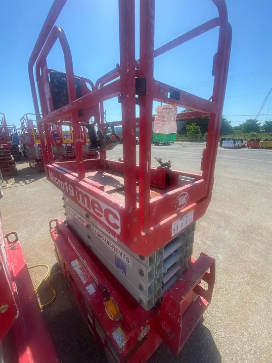 2019 MEC MICRO 19 Scissor Lift