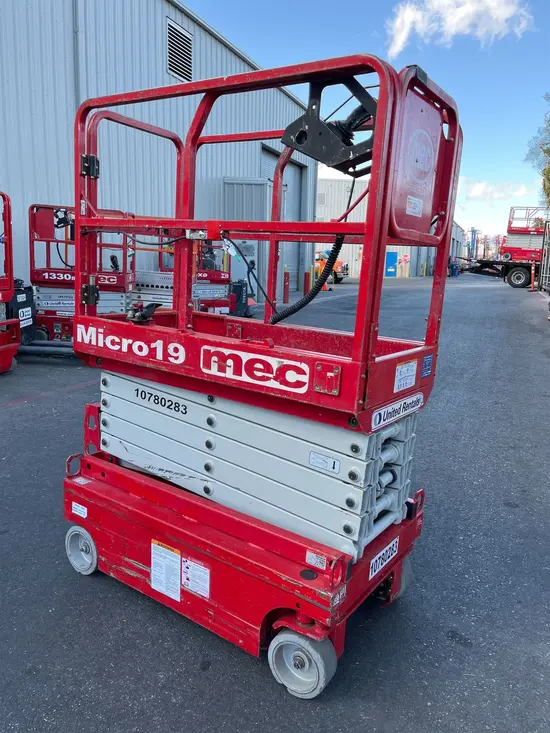 2018 MEC MICRO 19 Scissor Lift