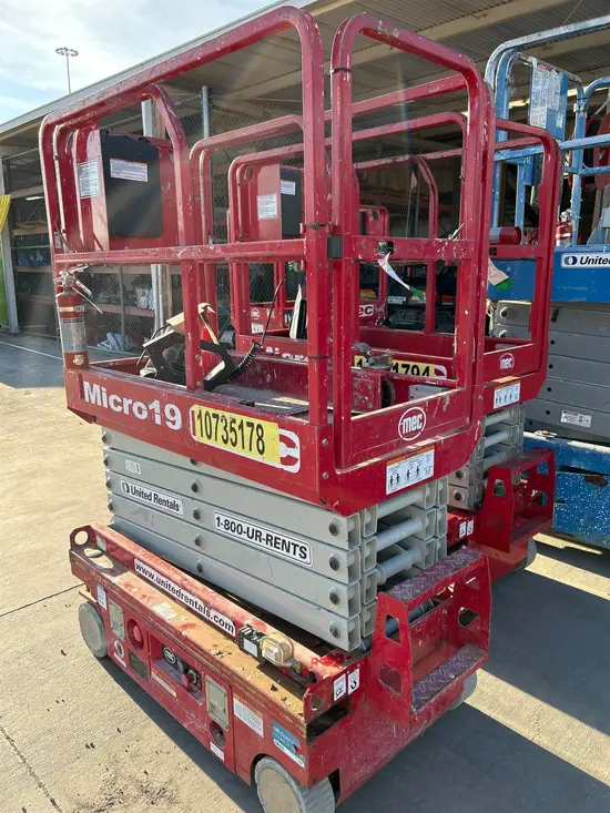 2018 MEC MICRO 19 Scissor Lift