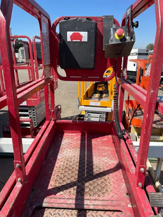 2019 MEC MICRO 19 Scissor Lift