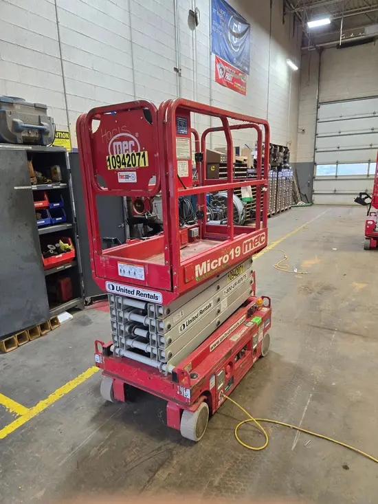 2019 MEC MICRO 19 Scissor Lift