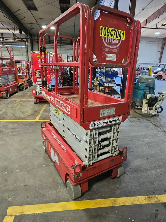 2019 MEC MICRO 19 Scissor Lift
