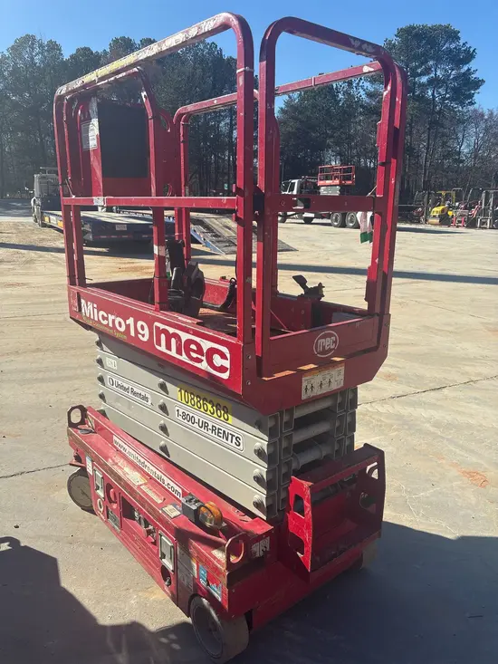 2019 MEC MICRO 19 Scissor Lift