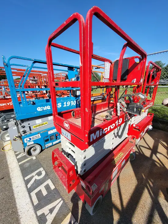 2018 MEC MICRO 19 Scissor Lift
