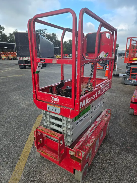 2019 MEC MICRO 19 Scissor Lift