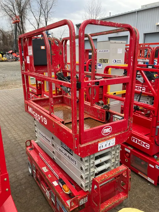 2018 MEC MICRO 19 Scissor Lift