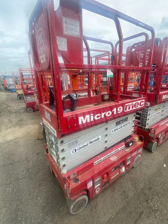 2018 MEC MICRO 19 Scissor Lift