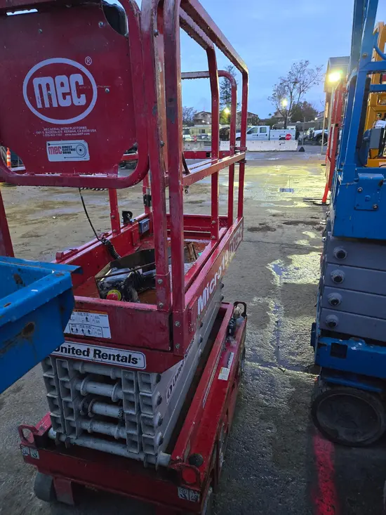 2019 MEC MICRO 19 Scissor Lift
