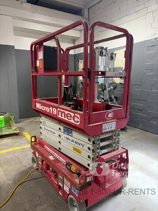 2018 MEC MICRO 19 Scissor Lift