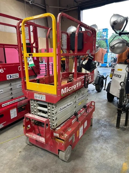 2019 MEC MICRO 19 Scissor Lift