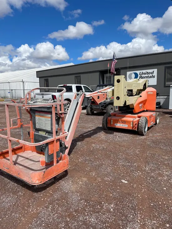 2014 JLG E400AJPN Articulating Boom Lift