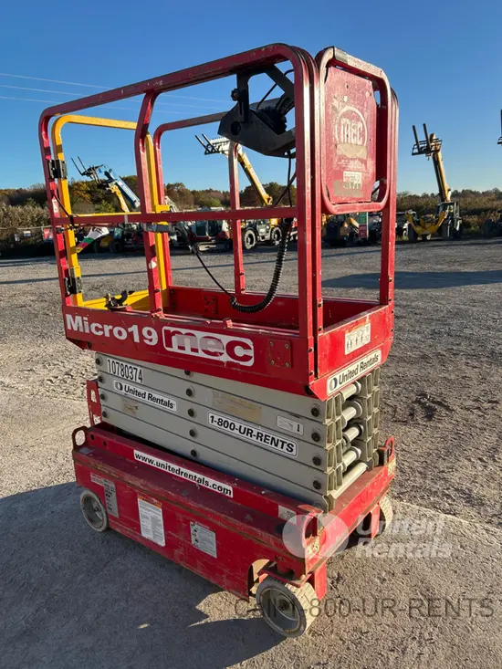 2018 MEC MICRO 19 Scissor Lift