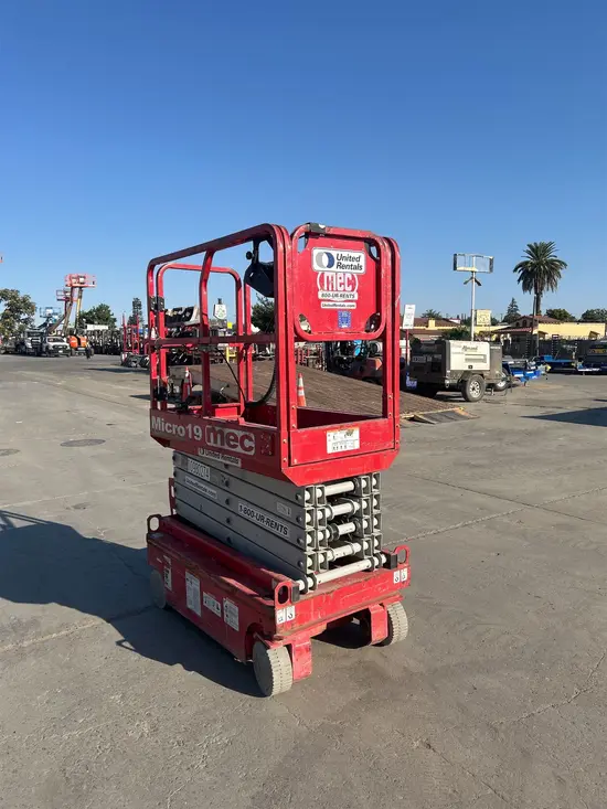 2019 MEC MICRO 19 Scissor Lift