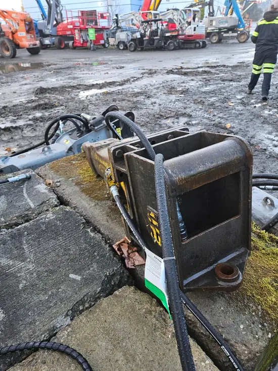2017 Atlas Copco SB 452 Attachment