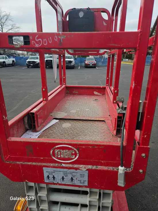 2018 MEC MICRO 19 Scissor Lift