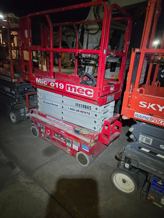 2019 MEC MICRO 19 Scissor Lift