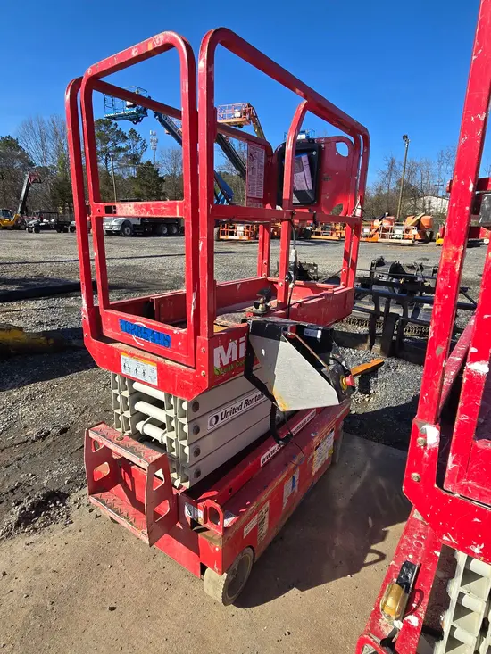 2019 MEC MICRO 19 Scissor Lift