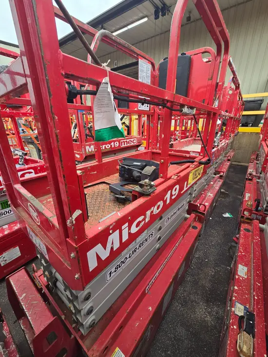 2019 MEC MICRO 19 Scissor Lift